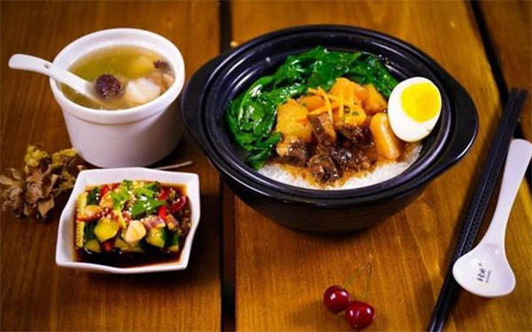 注冊一個(gè)?？诓惋嫻疽嗌馘X？